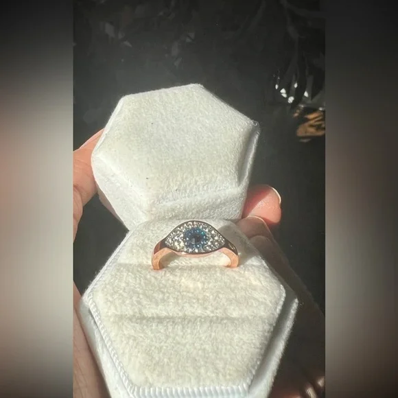 Gorgeous size 8 evil eye ring with swarovski elements - Picture 7 of 10